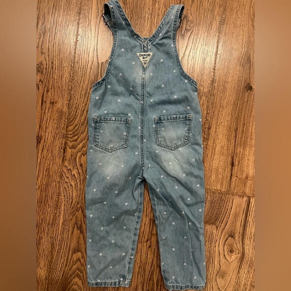 OshKosh Girls All Over Heart Print Denim Overalls Sz 3T Heart Shaped Pocket - Picture 4 of 5